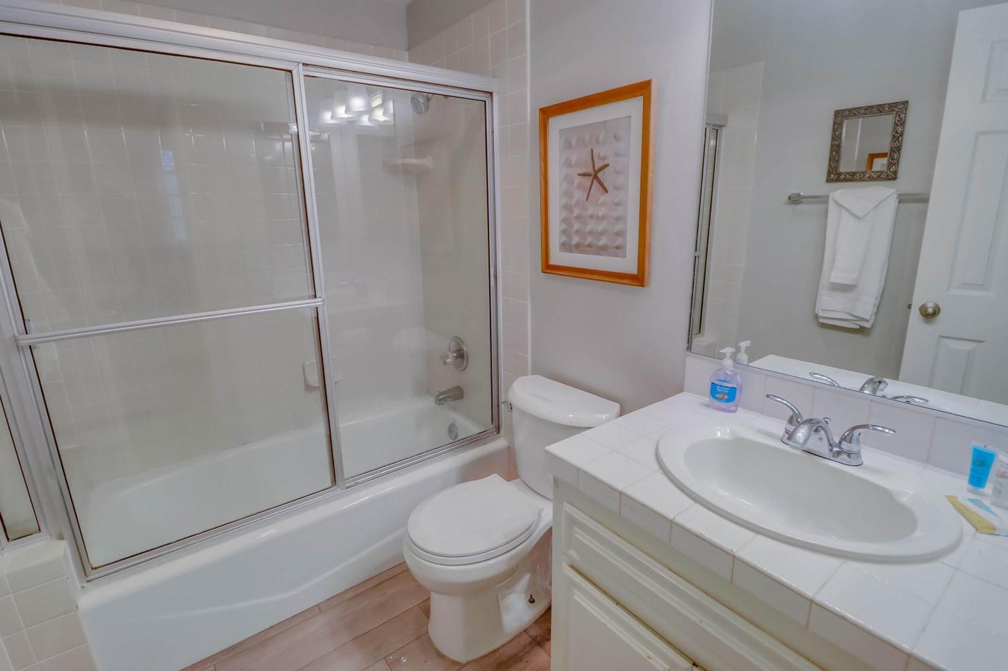 Steps To Bay & Ocean Belmont Park Dining Holiday home