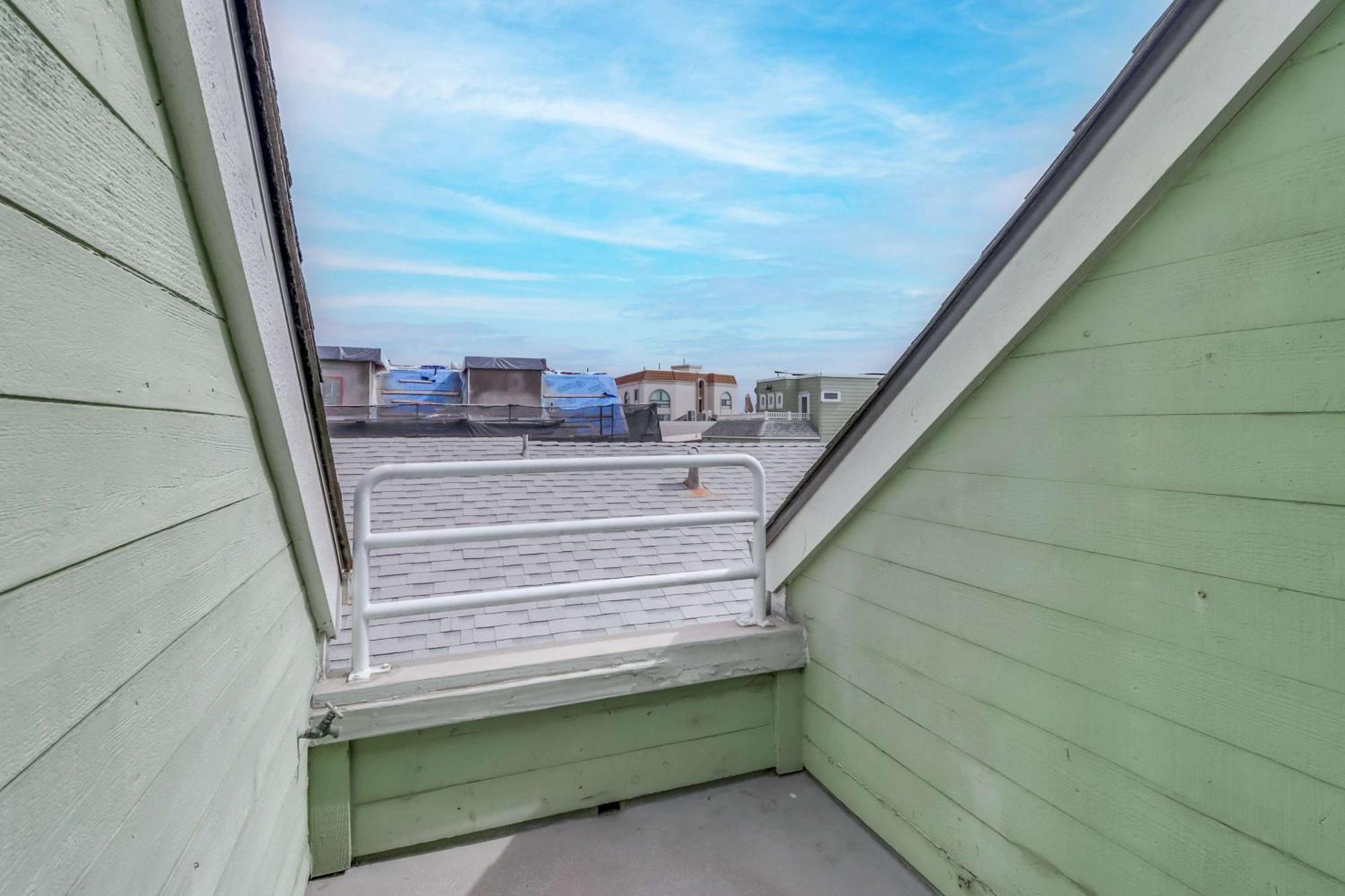 Steps To Bay & Ocean Belmont Park Dining Holiday home