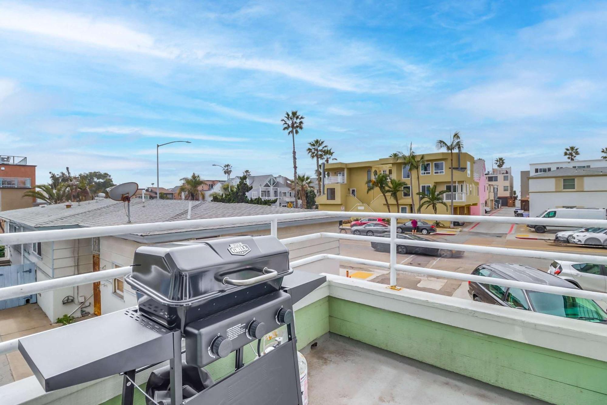 Steps To Bay & Ocean Belmont Park Dining Holiday home