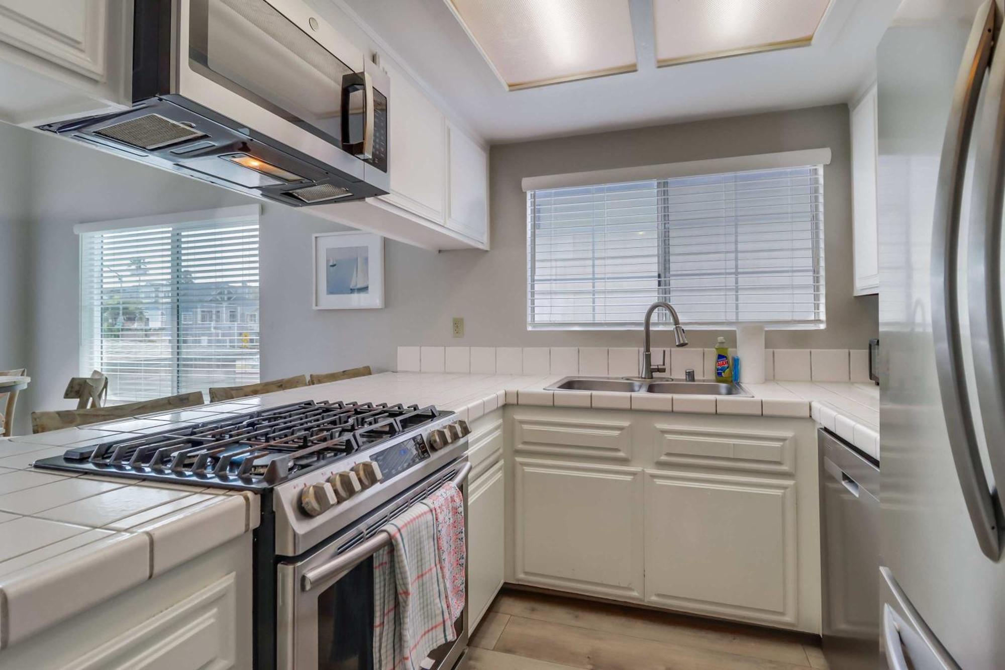 Steps To Bay & Ocean Belmont Park Dining Holiday home San Diego